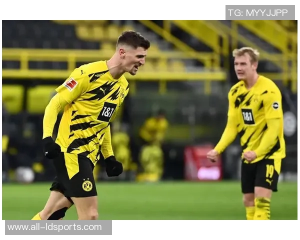 多特蒙德对科隆首发阵容揭晓吉拉西阿德耶米领衔小贝林布兰特待命 多特蒙德对科隆首发阵容揭晓吉拉西阿德耶米领衔小贝林布兰特待命