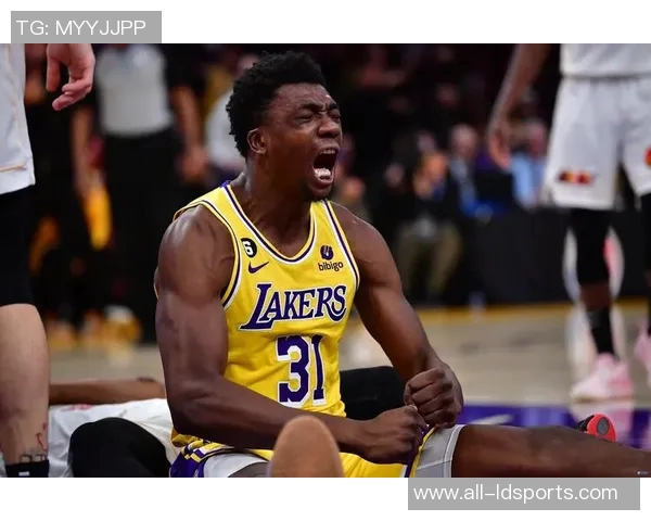 托马斯状态平平20投6中三分球命中率低迷仅获19分表现不佳