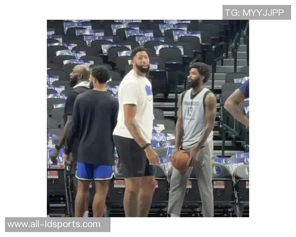 帕金斯质疑独行侠留欧文意图同时交易浓眉的合理性 帕金斯质疑独行侠留欧文意图同时交易浓眉的合理性