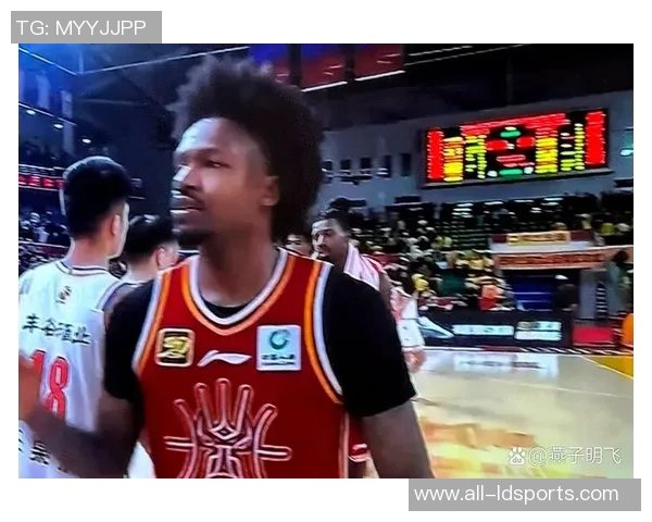 古德温展现拼搏精神8个前场篮板激励全队士气