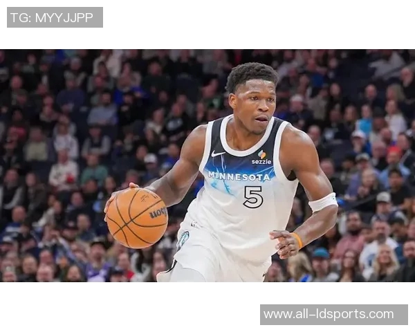 爱德华兹半场表现出色11投5中三分球命中率提升助力球队拿下17分4板1助