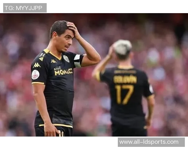 福法纳表现糟糕两次失良机送点球评分仅58引发热议